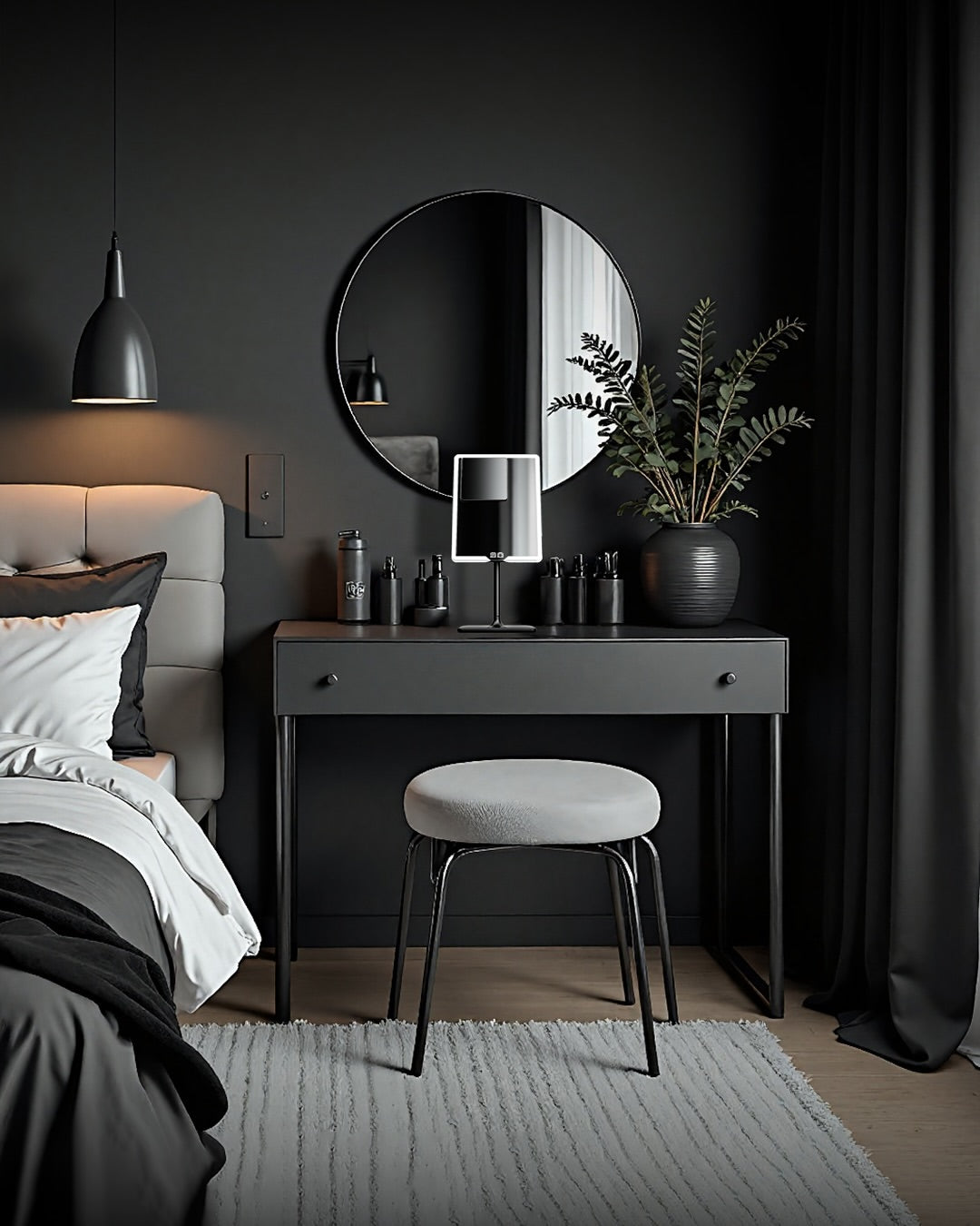 Intérieur sombre et feutré avec le miroir ORBIT Phantom Black