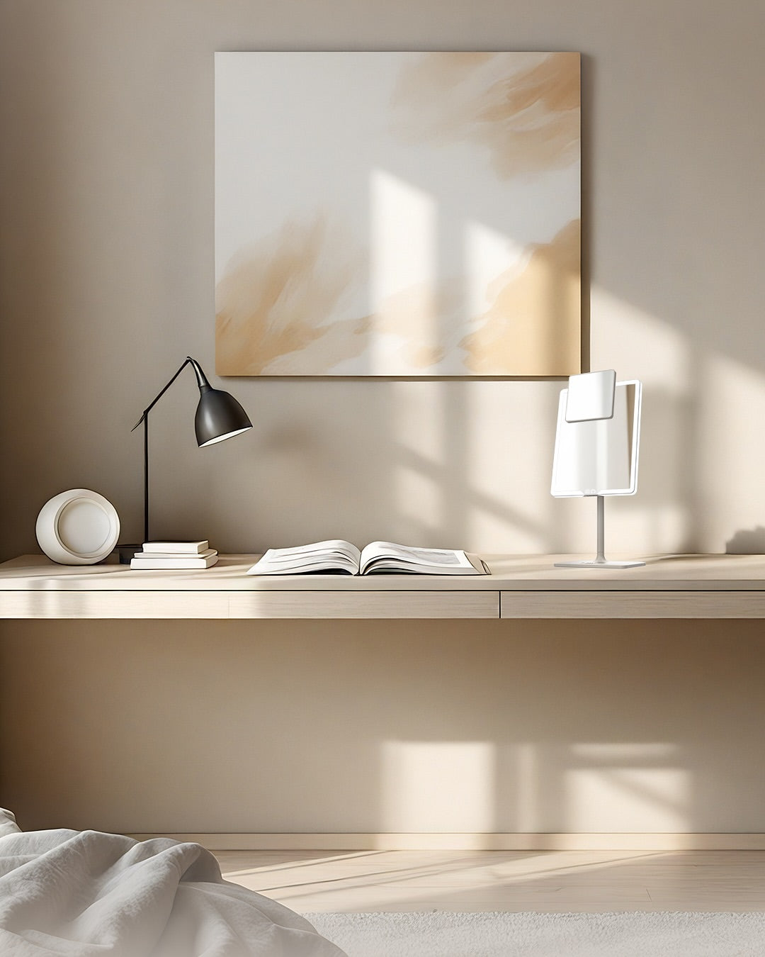 Intérieur chaleureux et cocooning avec le miroir ORBIT Soft Stone